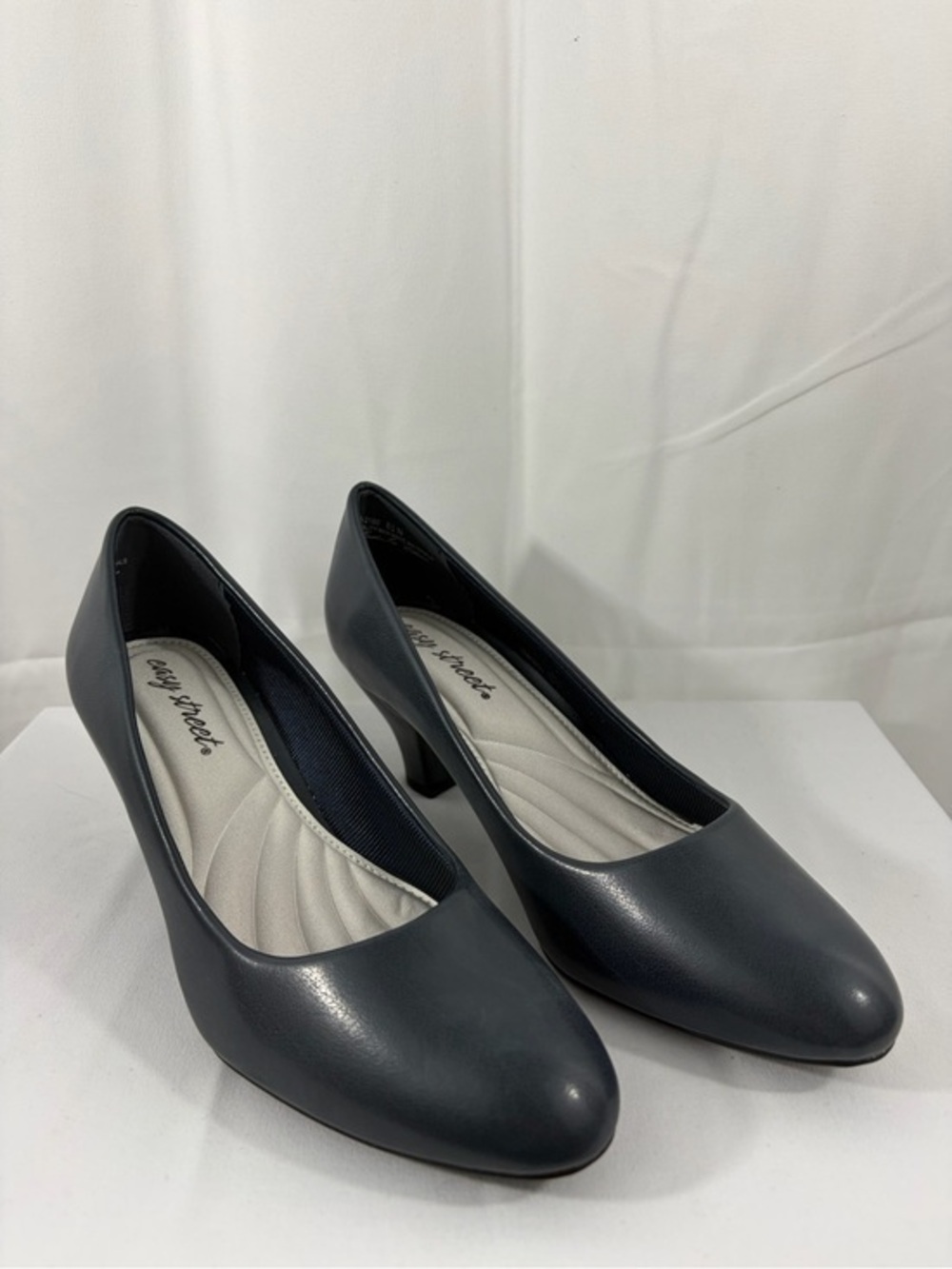 NWT Easy Street Women's Size 8.5N Navy Blue Pump Heels
